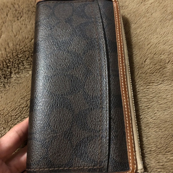 COACH LONG ZIPPER WALLET - HAS SIGNS OF WEAR - Picture 12 of 13